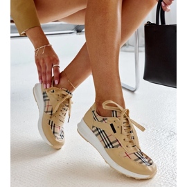 Zapatillas beige en el Afifah a cuadros 2