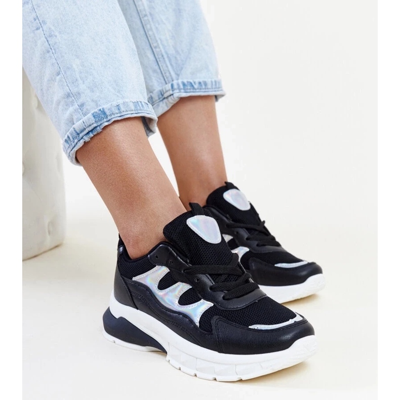 Zapatillas negras con suela gruesa Matea. negro 2