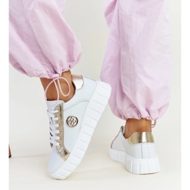 Zapatillas de piel blancas con suela masiva de Viera. blanco 4