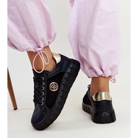 Zapatillas de cuero negras con suela masiva de Viera. negro 5