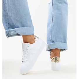 Zapatillas Akila blancas y doradas blanco 3