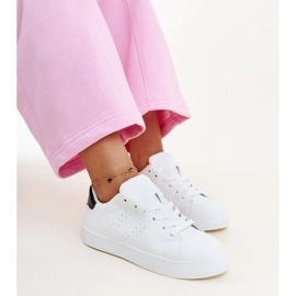 Zapatillas Akila blancas y negras. blanco 2