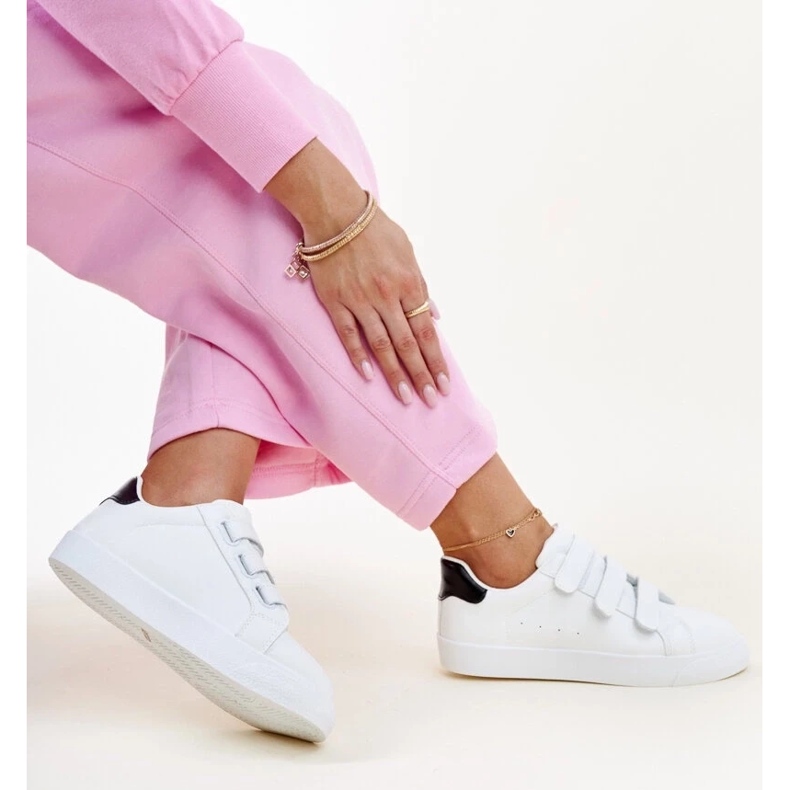 Zapatillas con velcro en blanco y negro de Samala 2