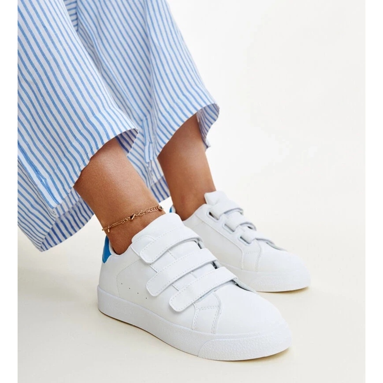 Zapatillas con velcro en blanco y azul de Samala 1