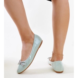 Bailarinas de charol verde con lazo decorativo de Totani 5