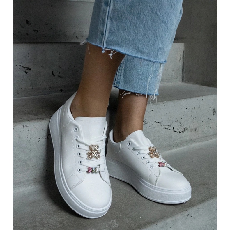 D/CEO Zapatillas blancas con plataforma decoradas con un osito Mavien blanco 2
