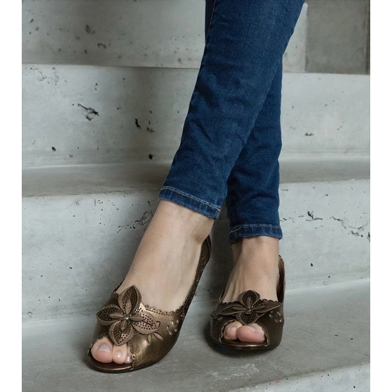 D/CEO Bailarinas marrones caladas con puntera abierta de Ursull marrón 1