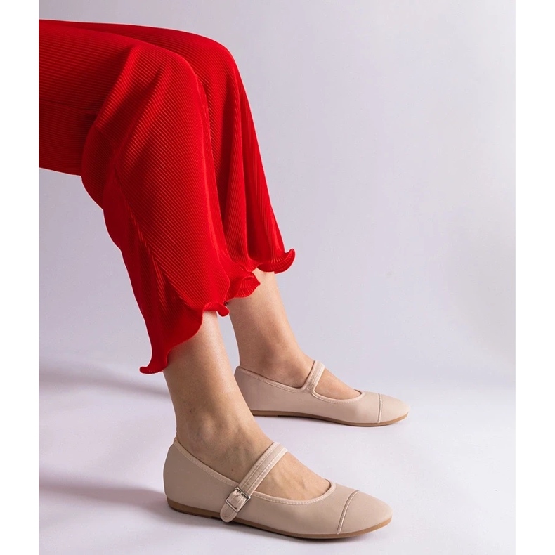 D/CEO Bailarinas beige con acabado mate, cerradas con hebilla Longhola 1 D/CEO Bailarinas beige con acabado mate, cerradas con hebilla Longhola 1