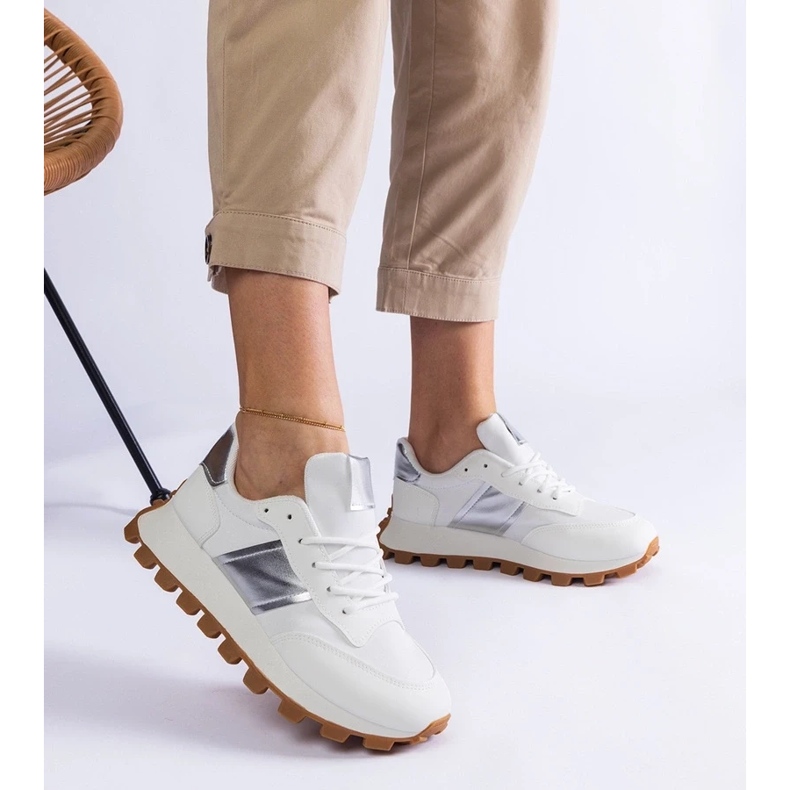 D/CEO Zapatillas blancas con un protector de Restia visible blanco 2 D/CEO Zapatillas blancas con un protector de Restia visible blanco 2