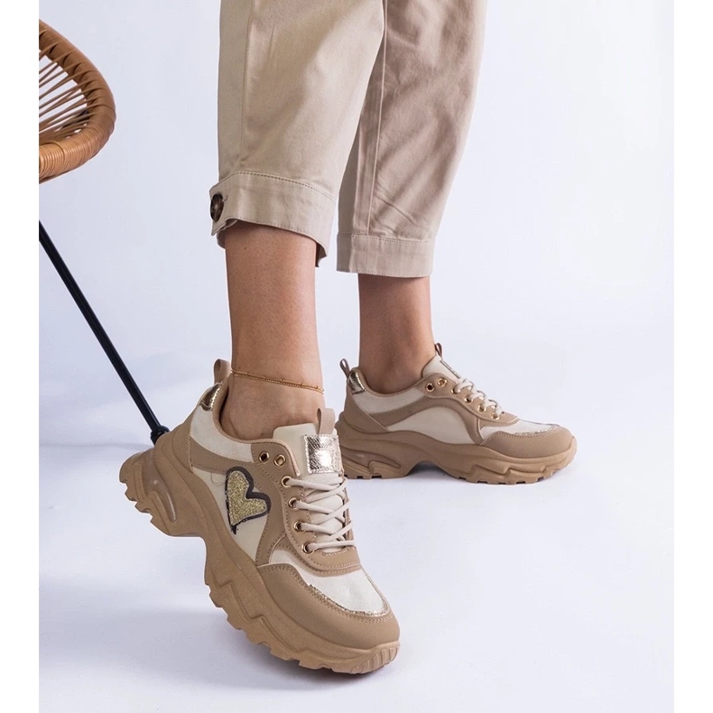 D/CEO Zapatillas marrones en una plataforma con el corazón de Martínez marrón 2