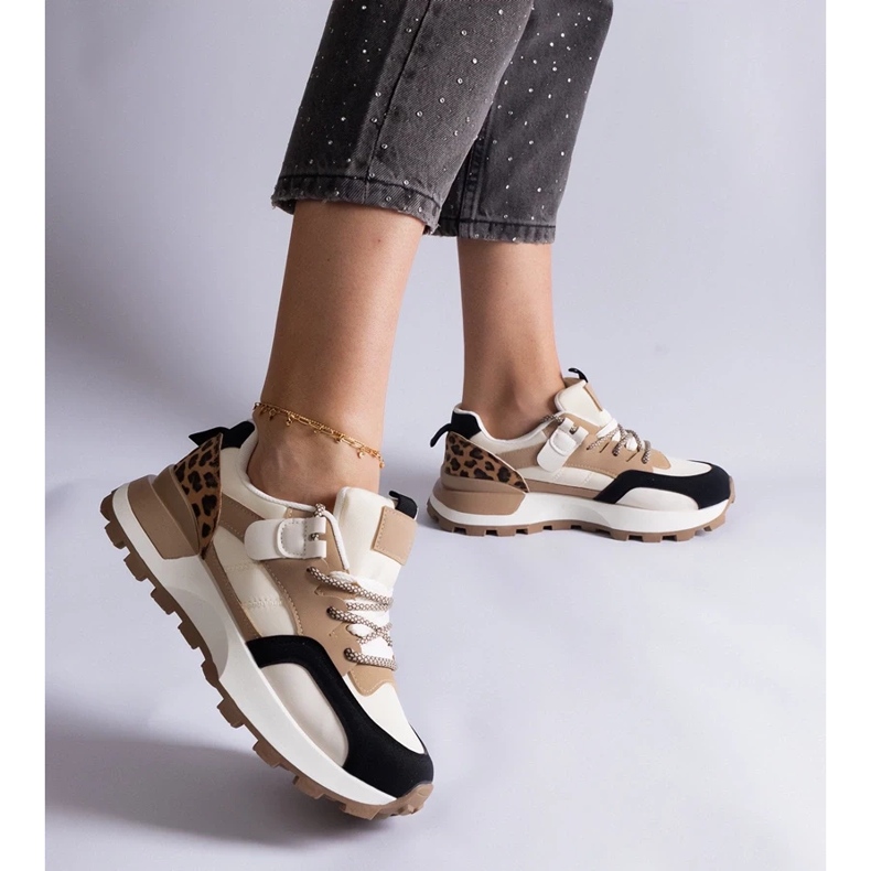 D/CEO Deportivas beige decoradas con motivo animal de Soria 1