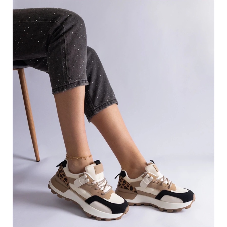 D/CEO Deportivas beige decoradas con motivo animal de Soria 2