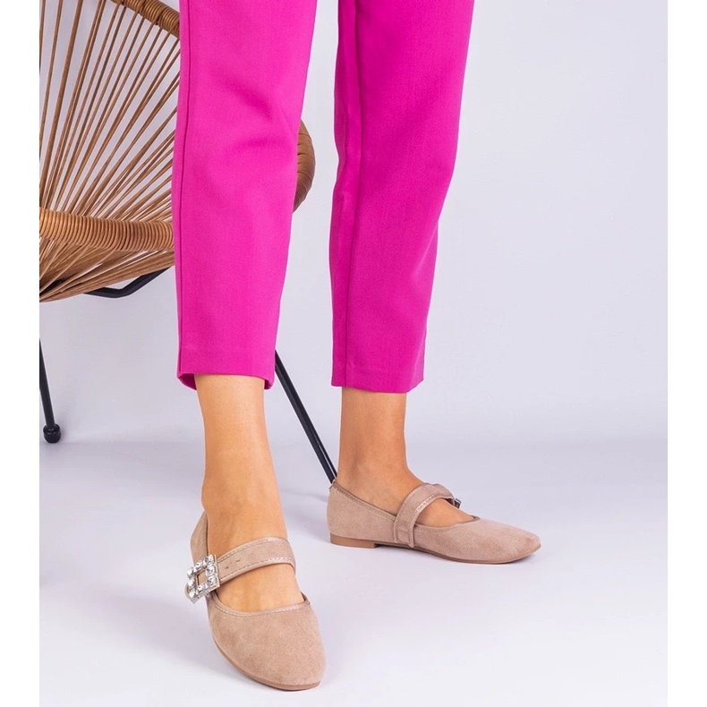D/CEO Bailarinas beige decoradas con una hebilla con cristales de demetra 2 D/CEO Bailarinas beige decoradas con una hebilla con cristales de demetra 2