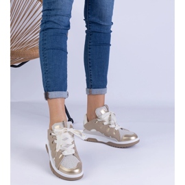 Zapatillas beige para mujeres con cordones decorativos 1