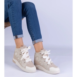 Zapatillas beige para mujeres con cordones gruesos 3