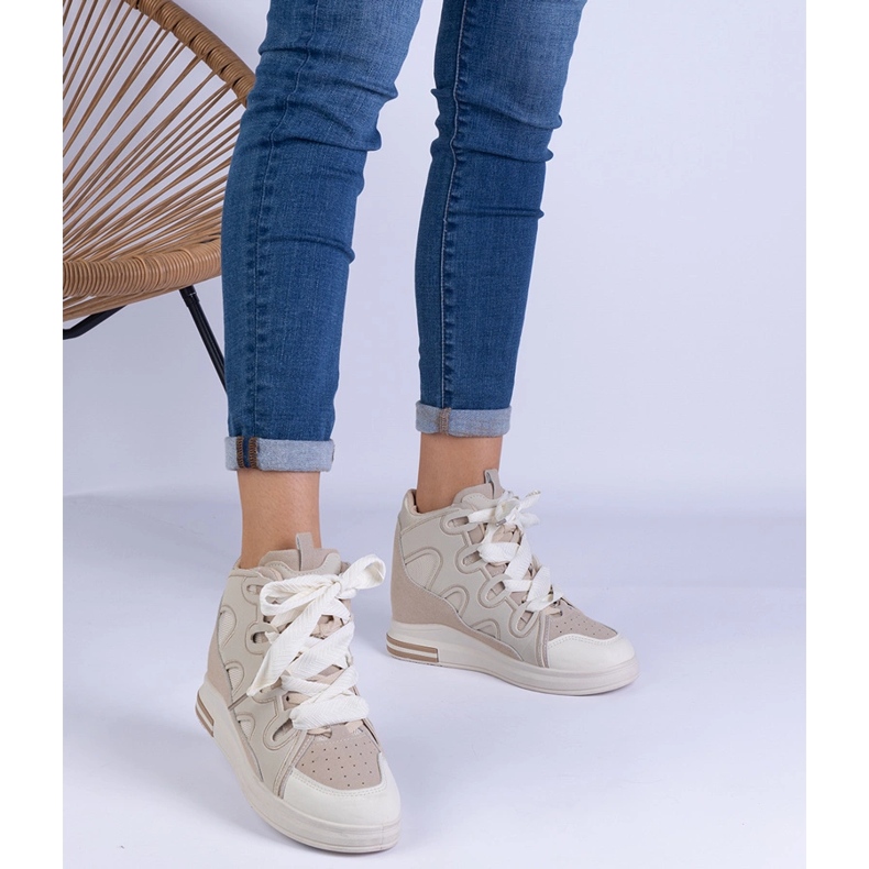 Zapatillas beige para mujeres con cordones gruesos 1