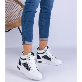 Zapatillas blancas para mujeres en una cuña oculta negro 1
