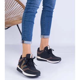 Zapatillas negras para mujeres en una cuña oculta negro 1