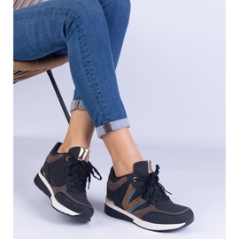 Zapatillas negras para mujeres en una cuña oculta negro 2