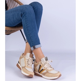 Zapatillas de deporte para mujeres marrones en una cuña oculta marrón 2