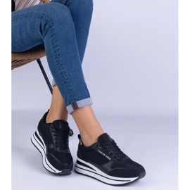 Zapatillas negras de mujer en la plataforma. negro 2