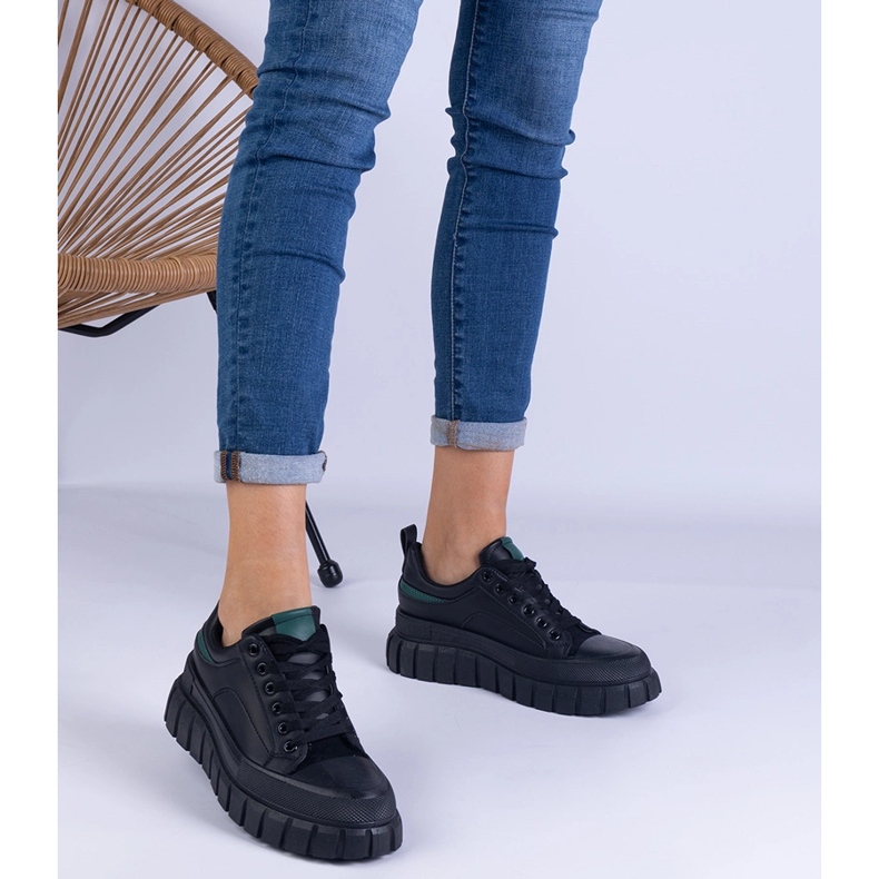 Zapatillas negras para mujeres en una plataforma alta negro 1