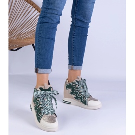 Zapatillas verdes con cordones gruesos y brillo 1