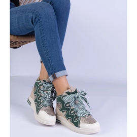 Zapatillas verdes con cordones gruesos y brillo 2
