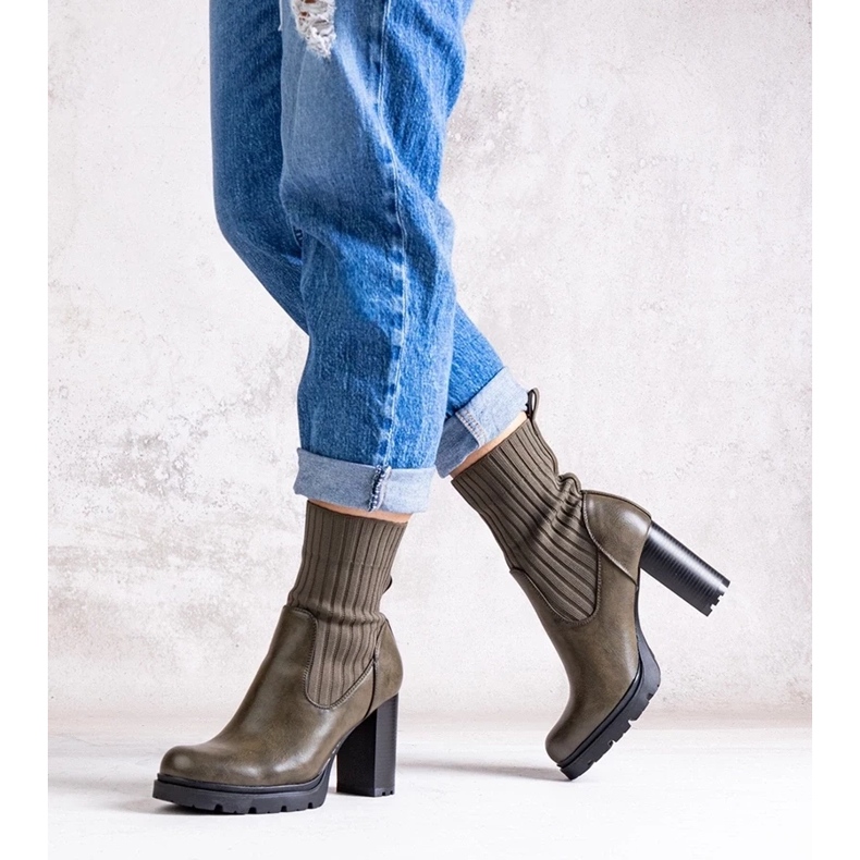 D/CEO Botines verdes confeccionados en ecopiel Asera. 2