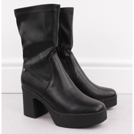 Botas en el poste de Goe en MM2N4047 INT2056 negro 1
