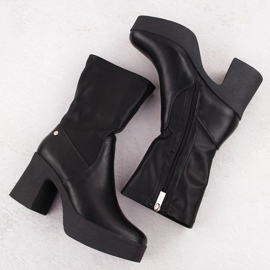 Botas en el poste de Goe en MM2N4047 INT2056 negro 3