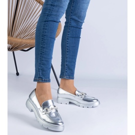 Zapatos clásicos plateados con un adorno plata 1 Zapatos clásicos plateados con un adorno plata 1