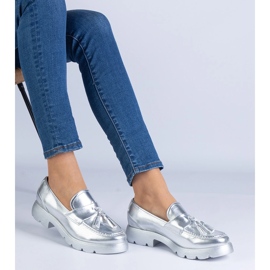 Zapatos clásicos plateados con flecos plata 3
