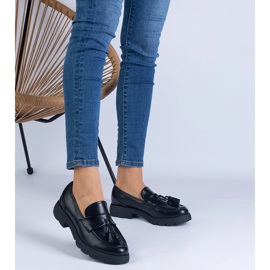 Zapatos clásicos negros con flecos 3