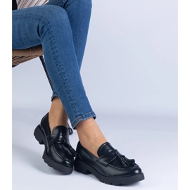 Zapatos clásicos negros con flecos 1