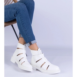 Botas blancas con eco -leather con recortes de cañón plano blanco 2