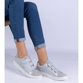 Las zapatillas de deporte de mujer plateadas se sujetan con velcro plata 3