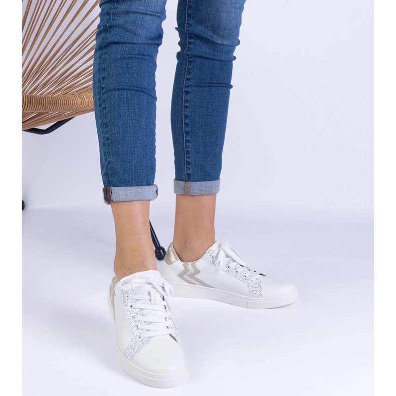 Zapatillas blancas para mujeres con relieve y brillo blanco 1