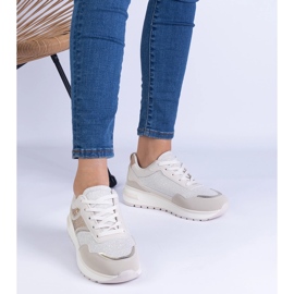 Zapatillas beige decoradas con brillo y circones 1