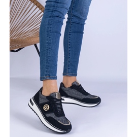 Zapatillas negras brillantes con una decoración dorada negro 1