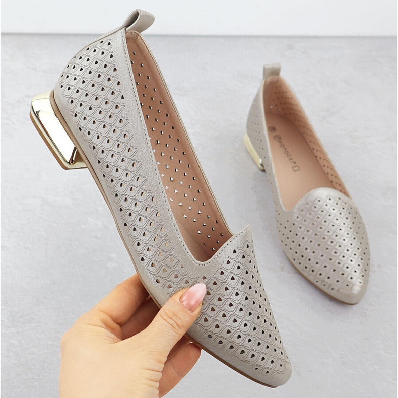 Zapatos de mujer en un tacón decorativo abierta beige Potocki SZ12574 1