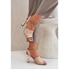 Sandalias de cuero en un tacón alto con un brazalete decorativo de chebello 4440 beige 6