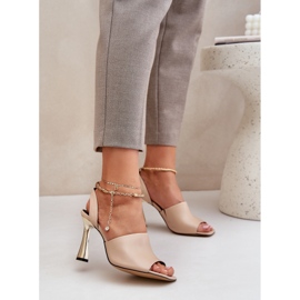 Sandalias de cuero en un tacón alto con un brazalete decorativo de chebello 4440 beige 2