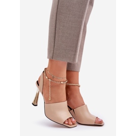 Sandalias de cuero en un tacón alto con un brazalete decorativo de chebello 4440 beige 1