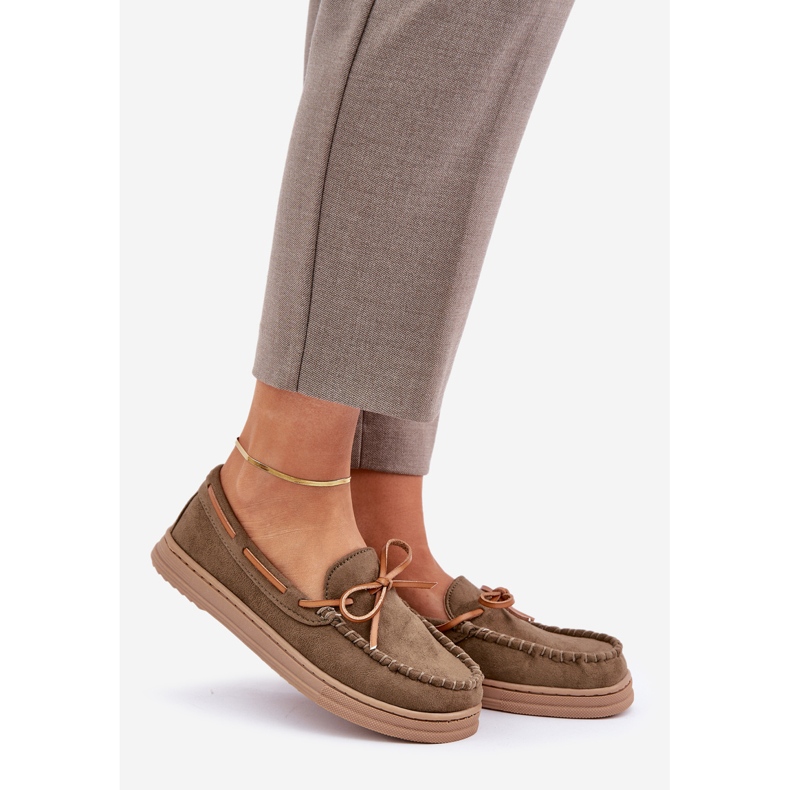 Mocasines de mujer en una suela plana de color verde oscuro 1 Mocasines de mujer en una suela plana de color verde oscuro 1