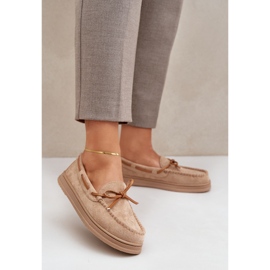 Mocasines de mujer en un beige plano 2