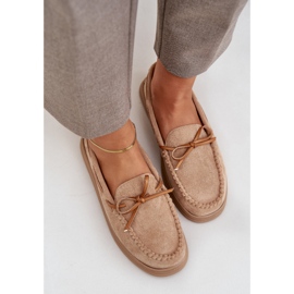 Mocasines de mujer en un beige plano 6