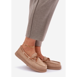 Mocasines de mujer en un beige plano 1