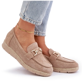 Mocasines con un detalle dorado y una trenza beige de yute 8