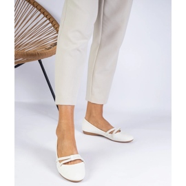 Ballerinas de mujeres blancas con un Matt Eco -Leather blanco 1